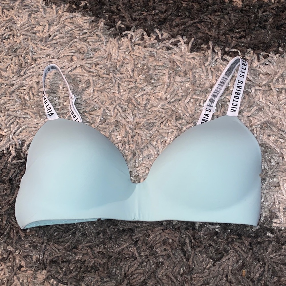 Victoria’s Secret Bra slight pull in the back 34D otherwise perfect